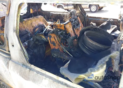 2001 Dodge Grand Caravan Sport from USA, damaged, VIN 2B4GP443X1R361164